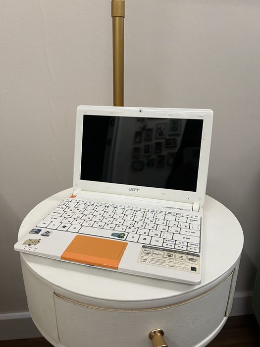 Нетбук Acer Aspire One ZE6