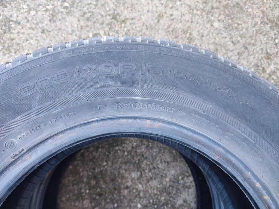 2 бр. 205/70/15 зимни гуми Nokian