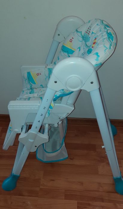 Vand scaun de masa pentru bebe si/sau copil mic