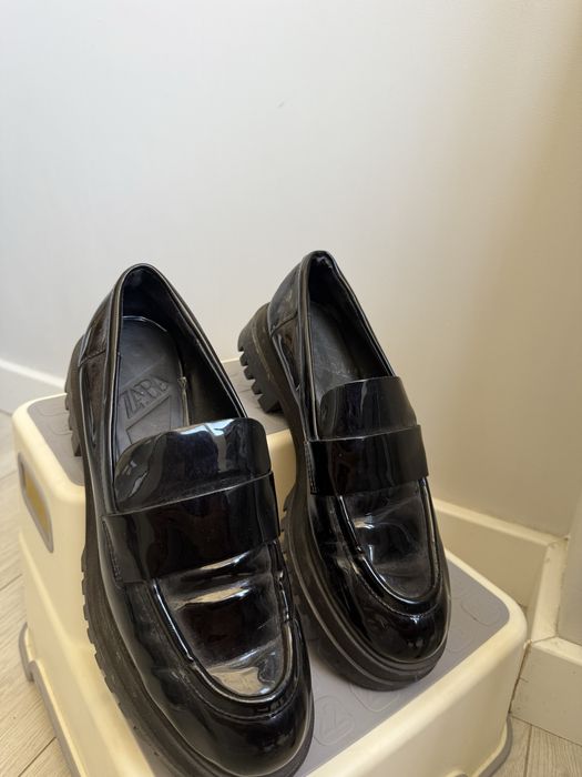 Лоферы лакированные zara