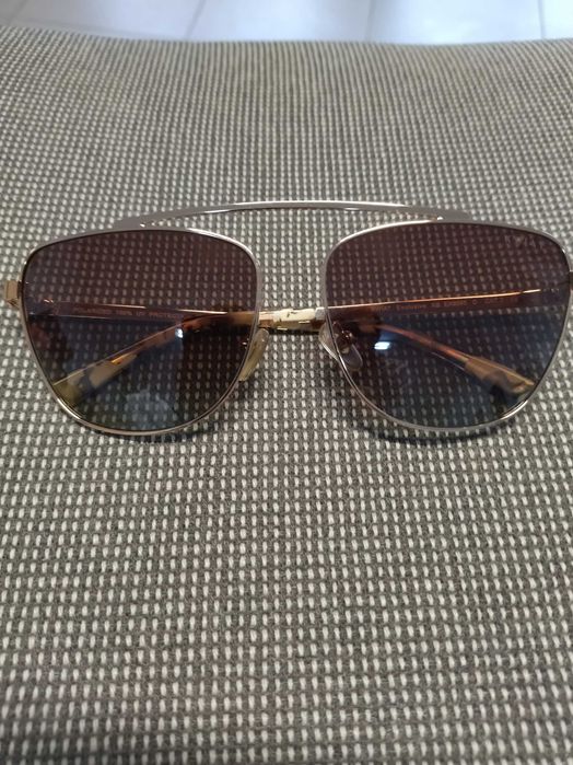 Swarovski/ Valentino/ Rey ban очила