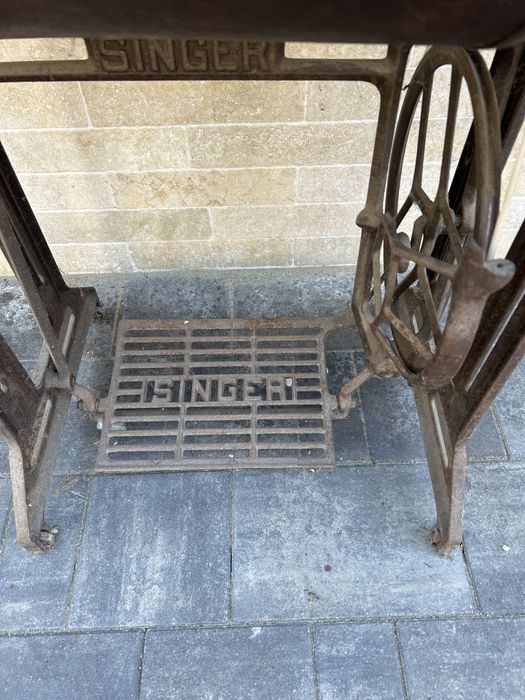 Masina de cusut Singer