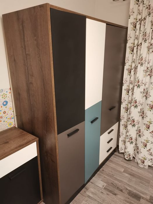 Mobila dormitor (comoda TV și dulap)