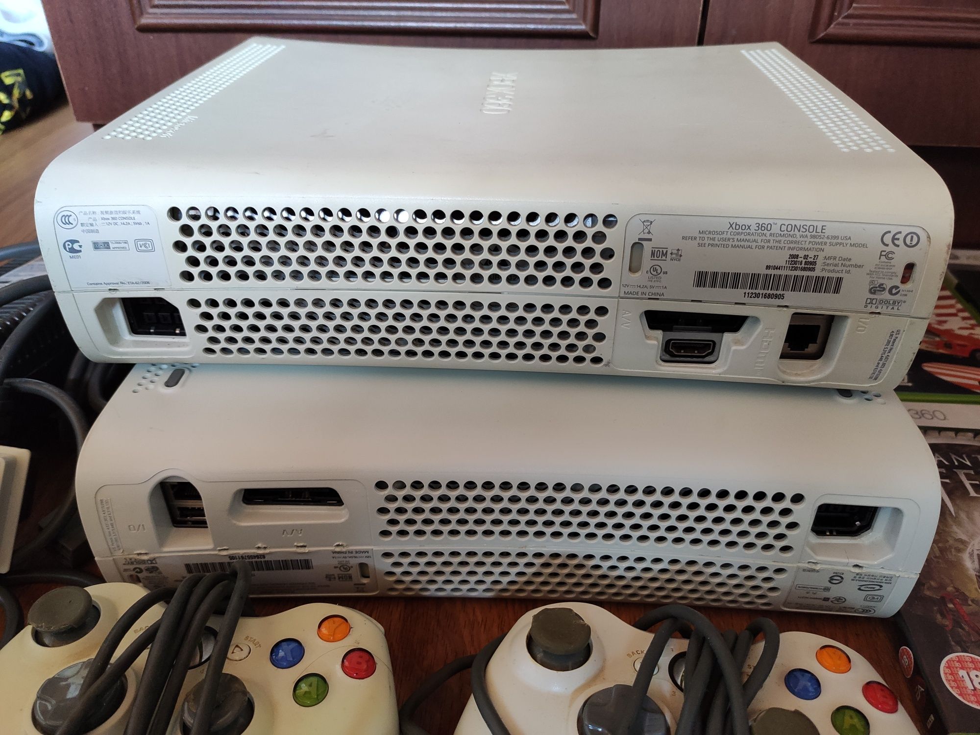 2 х Оригинални конзоли Xbox 360 със 4 игри и 2 джойстика + кабели