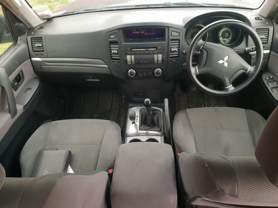 Dezmembrez Mitsubishi Pajero 4 SHOGUN motor 3.2Di-D cod 4m41 118KW 160CP 4x4 2006-2010cutie de viteze transfer reductor grup diferential fata spate bara usa portiera aripa planetara stanga dreapta