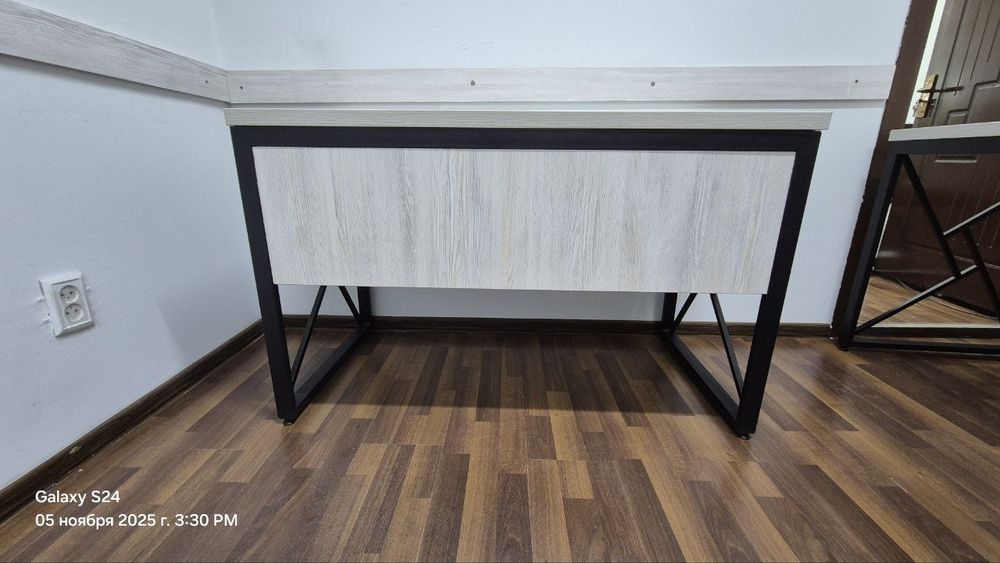 Офисный рабочий стол