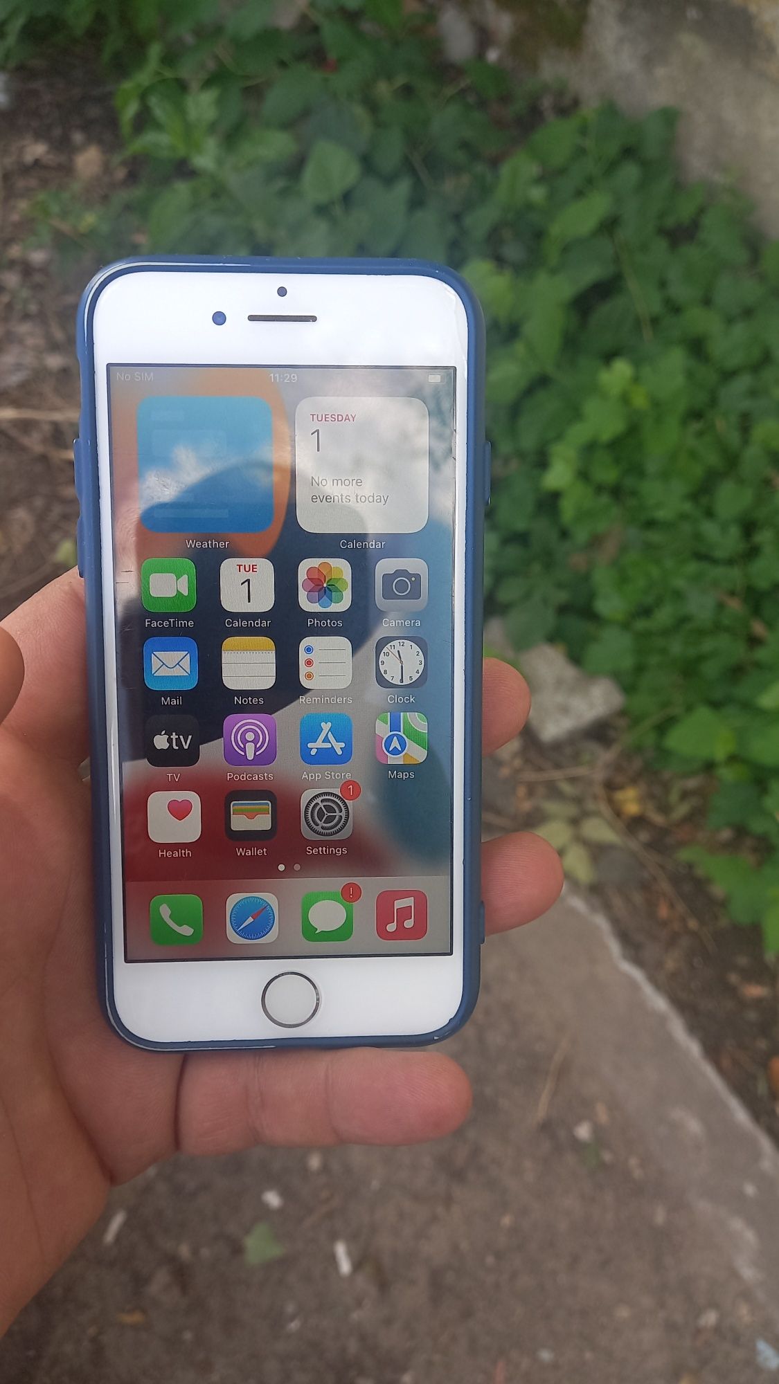 Телефон IPhone  7