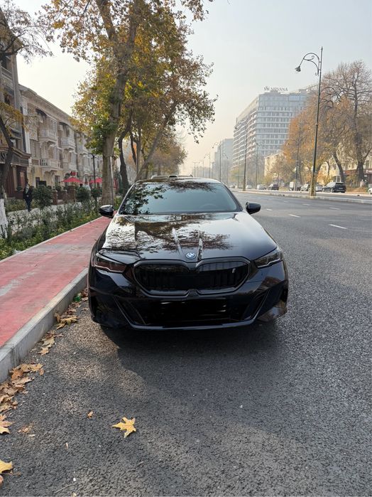Продам BMW i5 35L пробег 2500 км