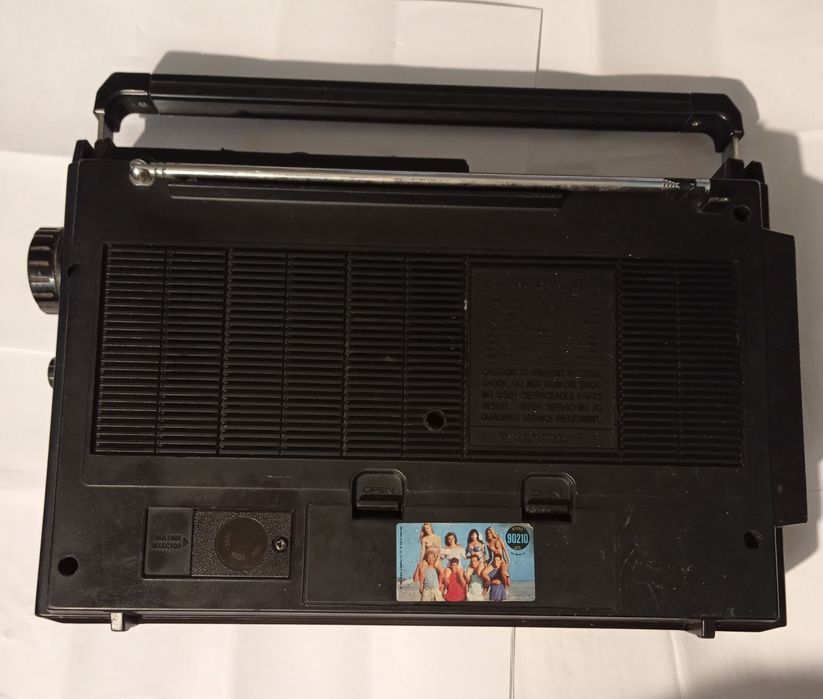Vând/Schimb radiocasetofon marca SANYO.Radio ok,pe casetă doar bârâie.