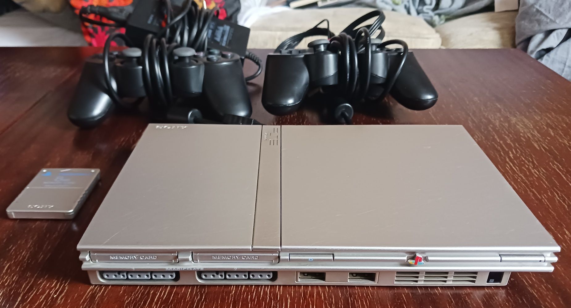 PlayStation 2 Slim Silver (хакнат) + 2 контролера + над 30 игри