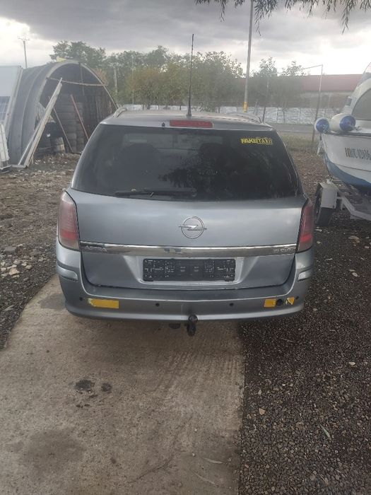 Dezmembrez opel astra h