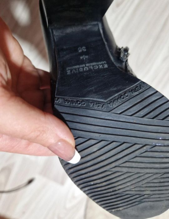 Botine scurte din piele