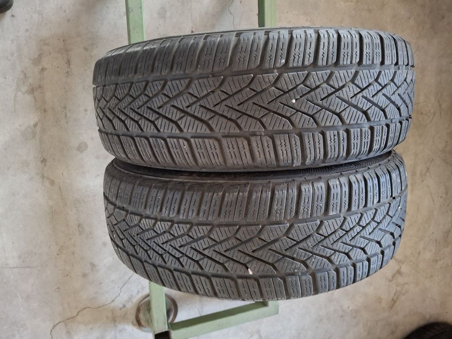 2 Anvelope  de iarnă 185 60 r15 Semperit