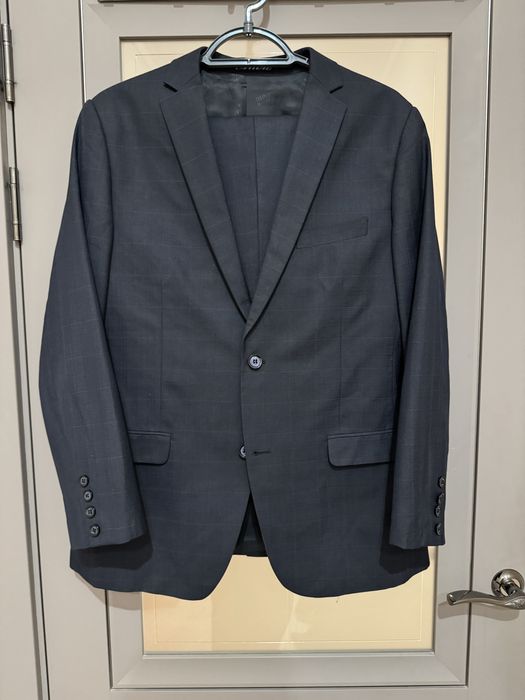 Костюмы в отличном состояние