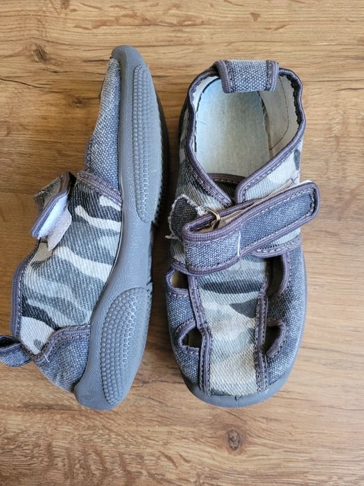 Sandale  baiat. Mărimea 33.       .