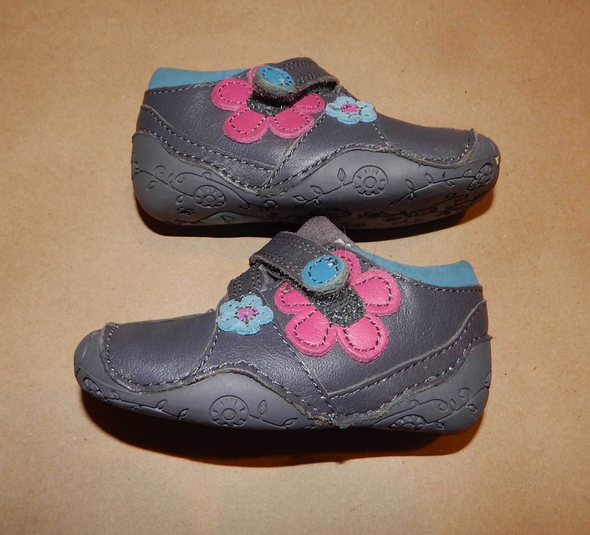 Pantofi Clarks First Shoes pentru bebe, noi fara eticheta, numarul 17
