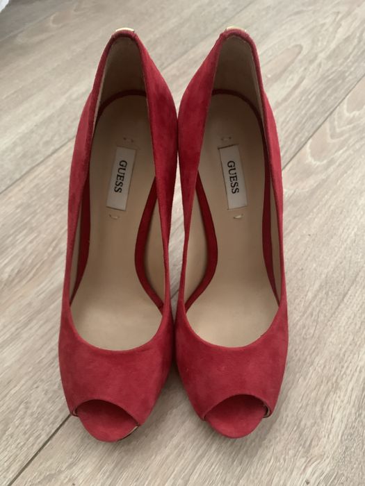 Pantofi Guess marimea 36, impecabili