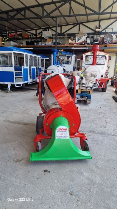 Aspirator stradal profesional ideal pentru aspirarea frunzelor in sac