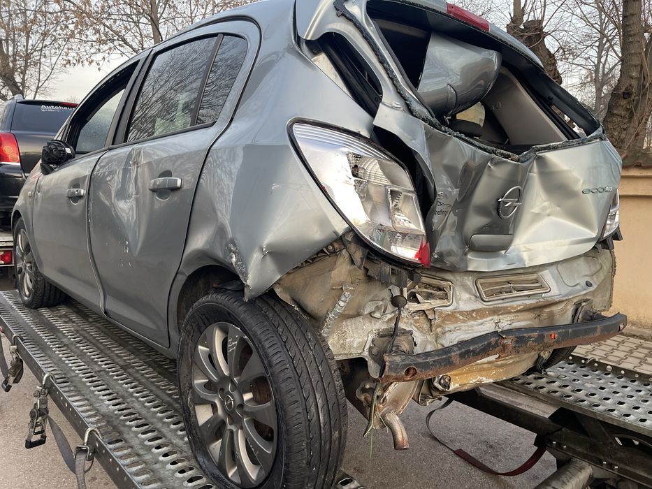 Opel Corsa D 1.4i на части