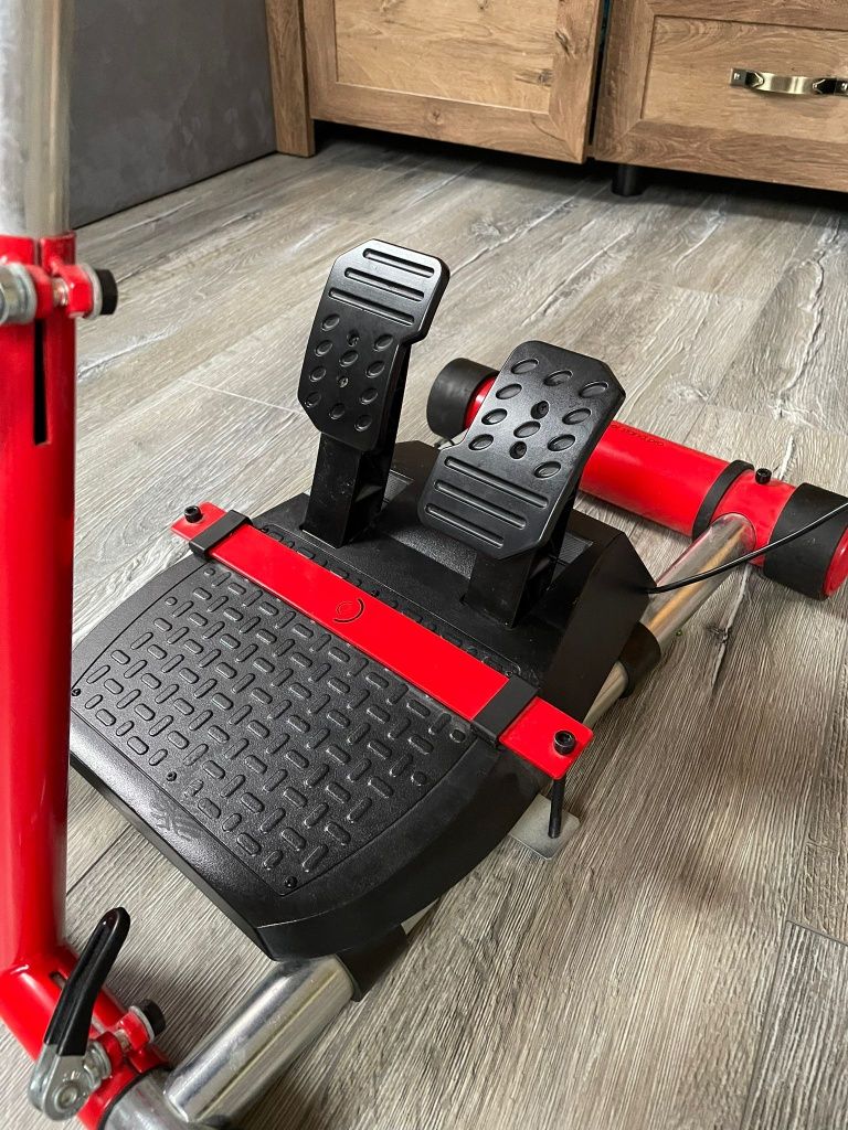 Volan ferrari xbox one + suport
700 lei