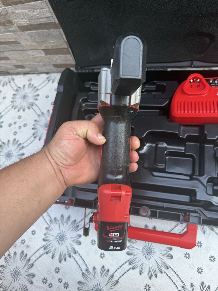 Акумулаторна нитачка MILWAUKEE M12 BPRT