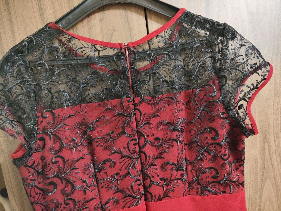 Официална рокля.