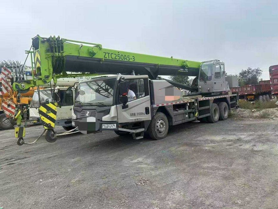 Автокран ZOOMLION 25т