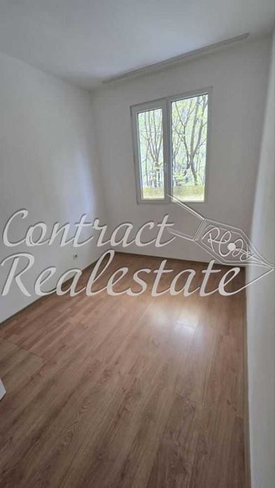 Тристаен Необзаведен Базар Левски !