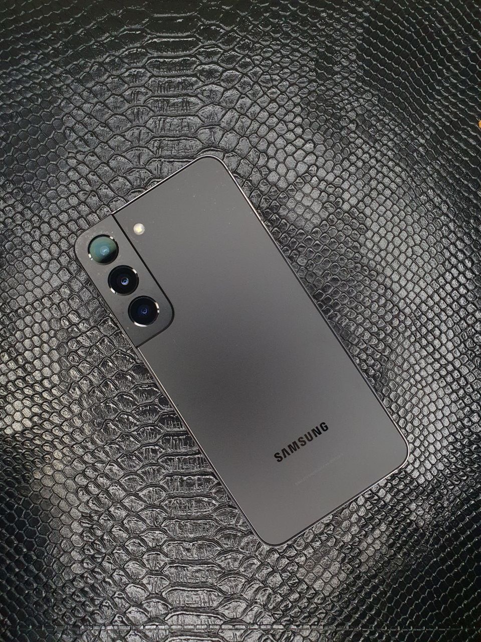 Samsung galaxy s22 5G  8/256gb holati yaxshi