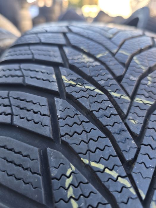 Anvelope iarna 215 45 18