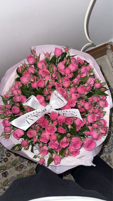 Свежие,красивые кустовые розы
