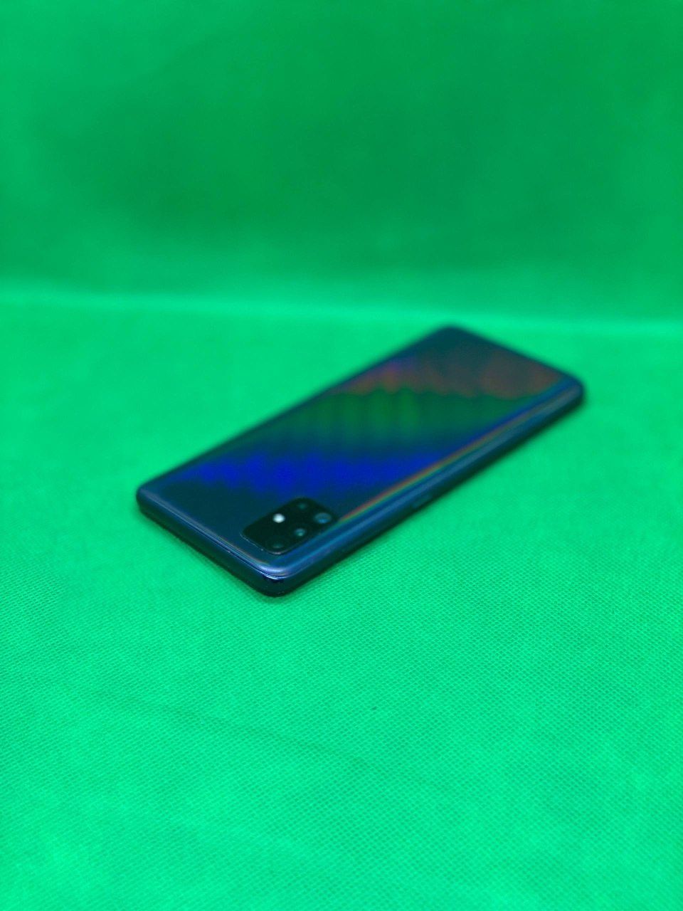 Samsung a51 sotiladi 
Holati ideal 
Hotira 128 GB
Ram 8+4 GB 
Alo