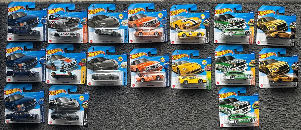 Hot Wheels Ferrari Porsche BMW Mercedes Audi GTR Bugatti Treasure Hunt