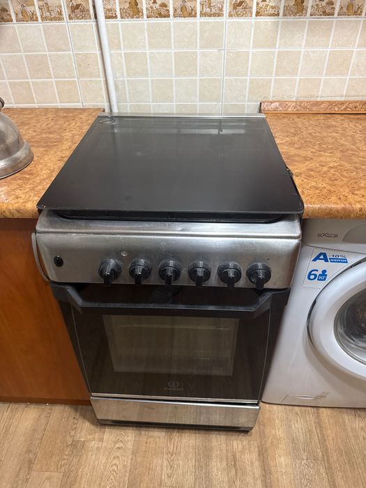 Газовая плита Indesit с духовкой