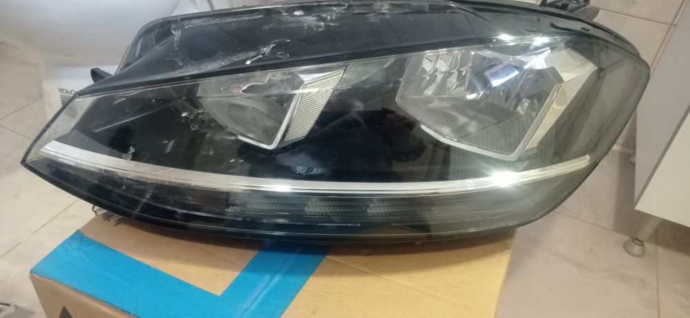 Far stânga VW Golf VII