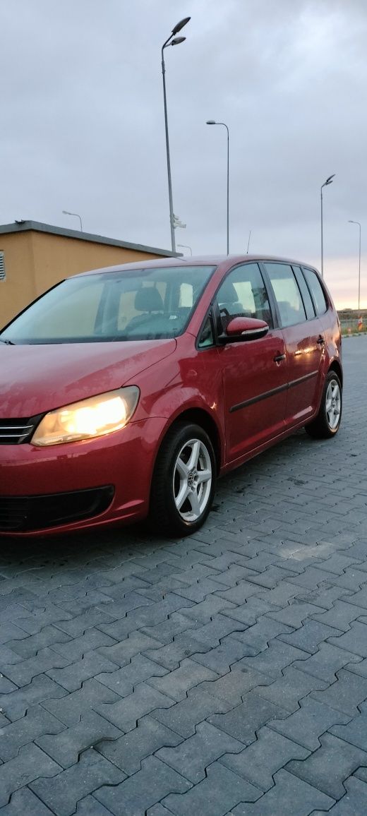 Touran 1.6 tdi dsg 2012
An 2012 
Se vinde doar cu transcriere!! 
7 loc