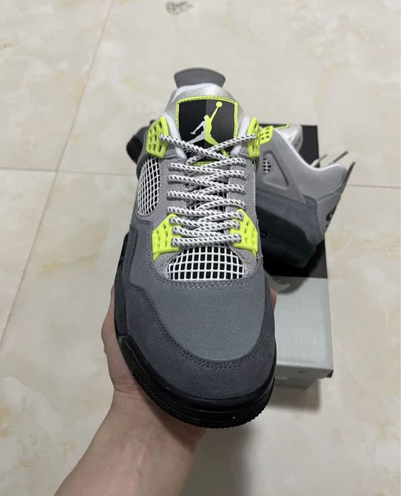 Air Jordan 4 Retro SE 95 Neon