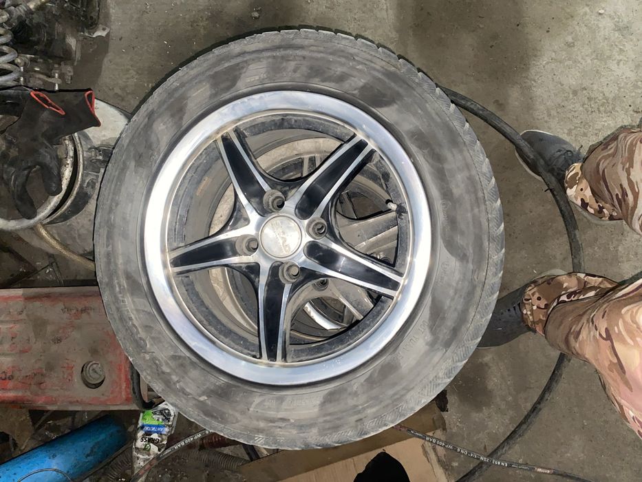 Продам диски с резиной R14 . Скад