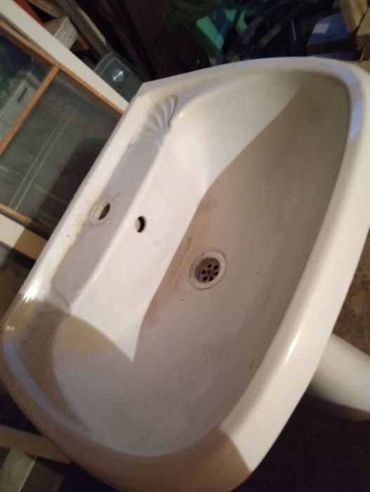 Срочно продаю раковину с ножкой
