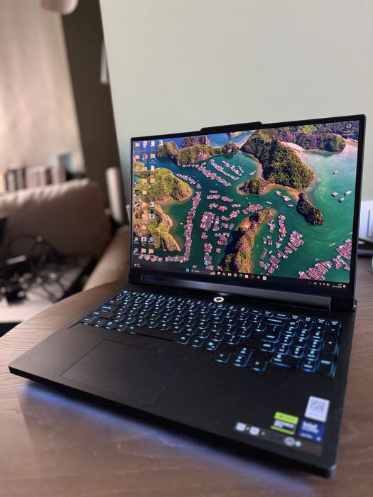 Топовый ноутбук Lenovo Legion Pro 7, 16IAX10H. RTX5090