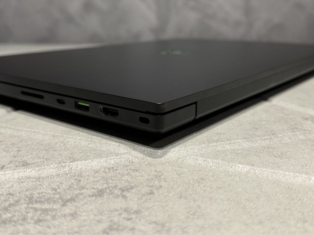 Гейминг лаптоп Razer - Blade 17, 17.3", QHD, 240Hz, i7, RTX 3070Ti