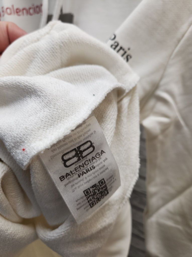 Balenciaga суичери в черно и бяло
