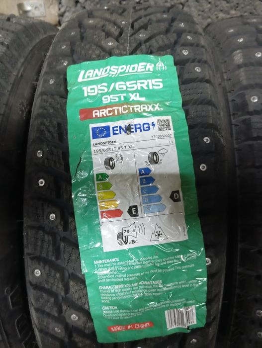 Зимние шины, шипованные, новые 195/65R15