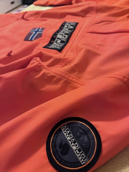 Napapijri ветровка оранжева