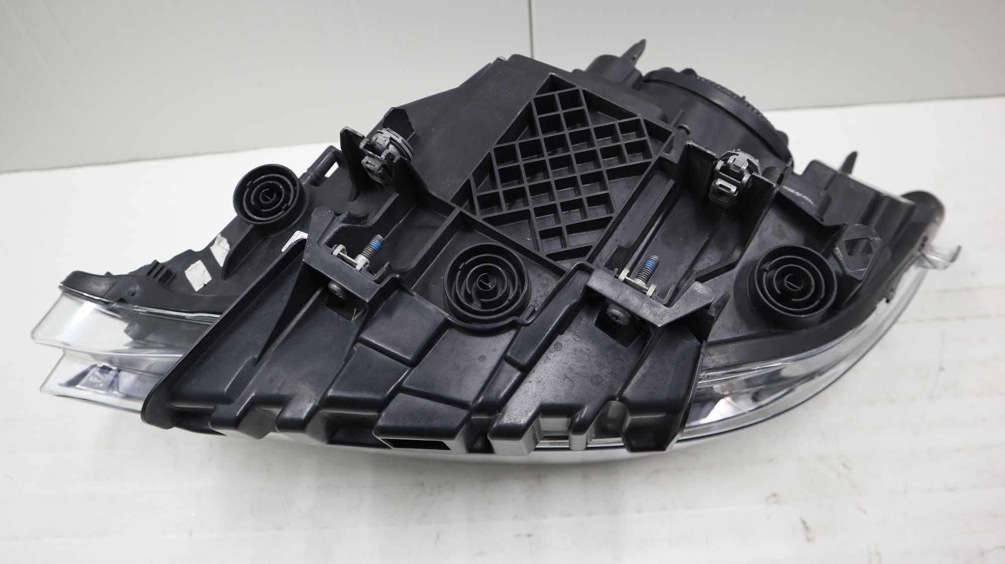 Десен ксенонов фар БМВ Ф22/Ф23 BMW F22/F23 BI-XENON AKL