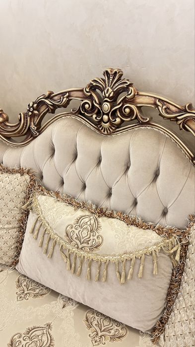 Диван из настоящего дерева, обработка лаком