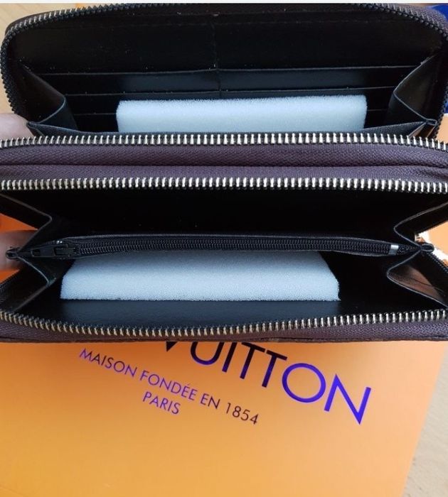 Portofele duble Louis Vuitton, logo metalic auriu,saculet, etichetă