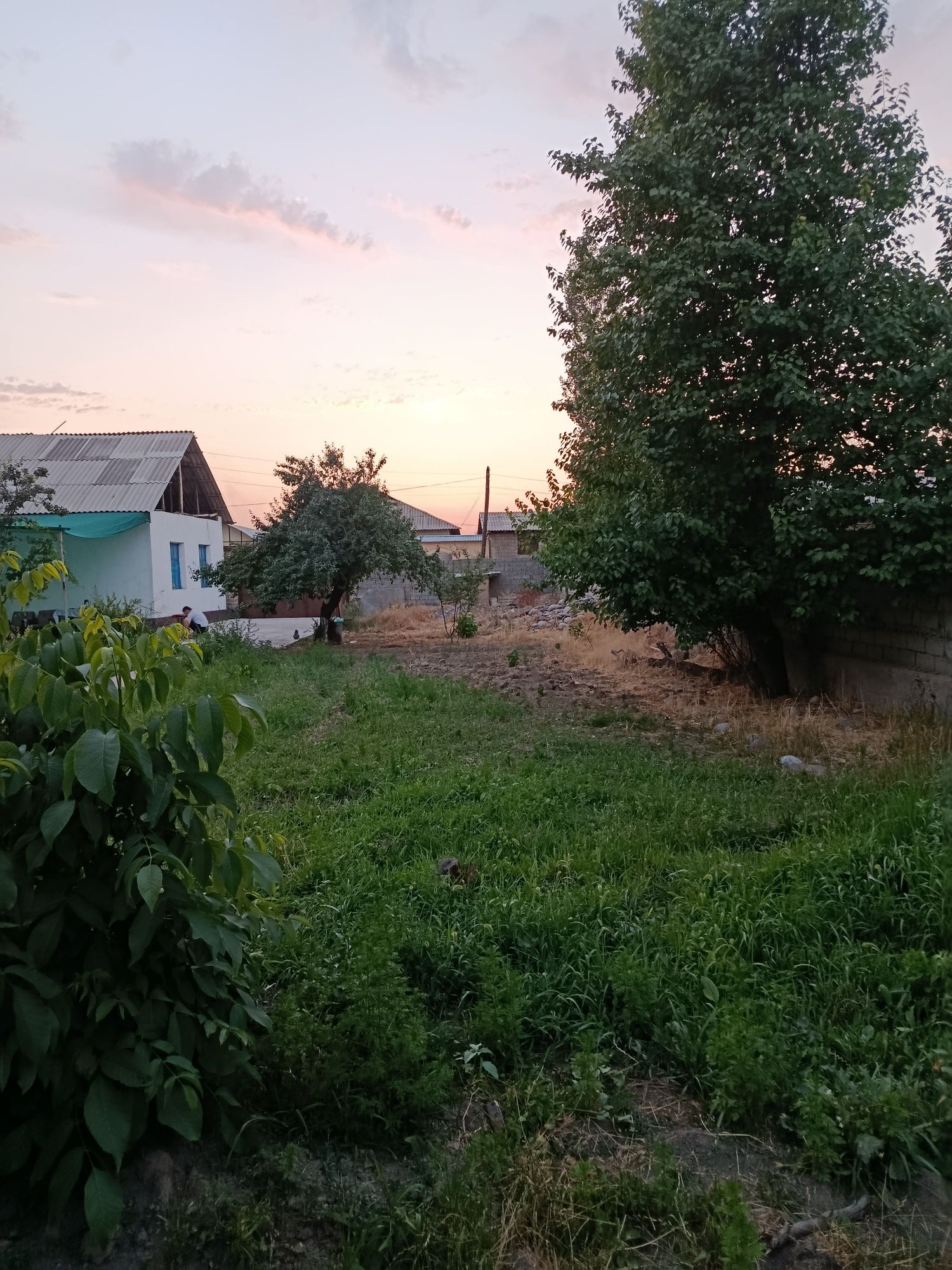 Продается участок 4 соток.