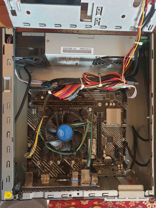 2 броя компютри 10th Generation