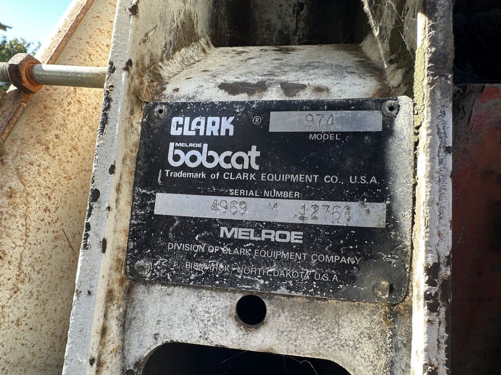 Продавам челен товарач Bobcat 974